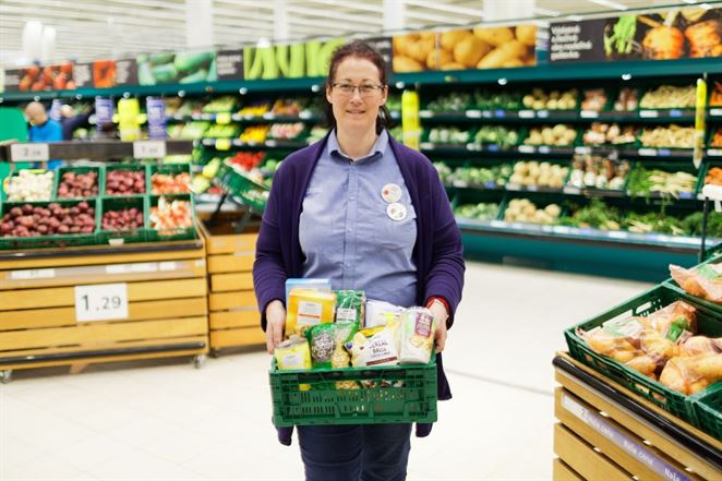 Tesco už daruje potraviny zo všetkých svojich predajní